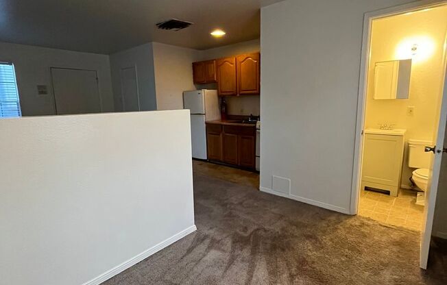 Studio, 1 bath, 495 sqft, $650, Unit Unit 27