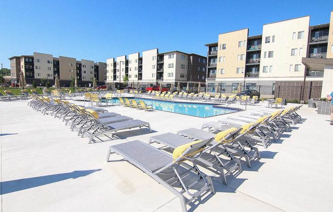 Year Round Swimming Pool | Apartment in Des Moines, Iowa | Cityville I