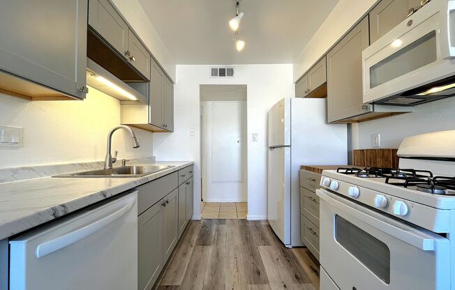 Cute Ranch Home In NE Albuquerque!