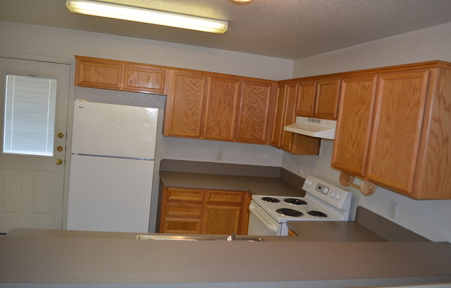 2 beds, 1 bath, 1,033 sqft, $925, Unit Unit B - STILL OCCUPIED BY RESIDENT