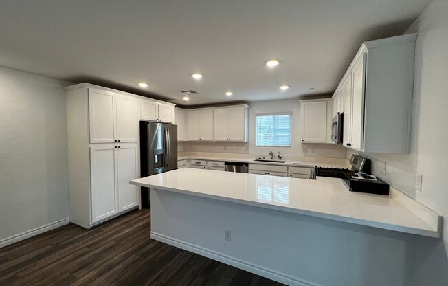 4 beds, 2.5 baths, $1,995, Unit 1