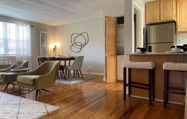 2 beds, 1 bath, 897 sqft, $2,335, Unit B-07