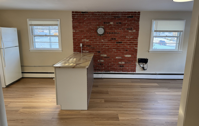 3 WHITE ROCK RD