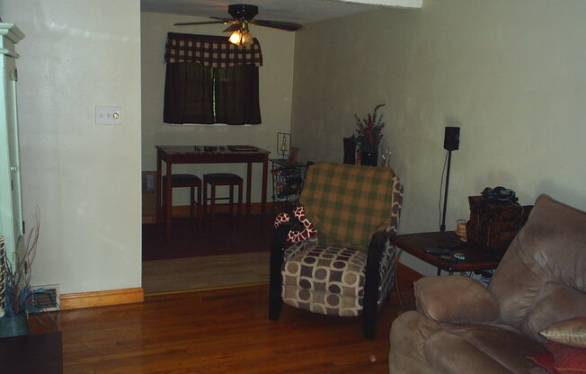 3 BEDROOM, 1.5 BATH IN PENN HILLS - MOVE-IN READY!!
