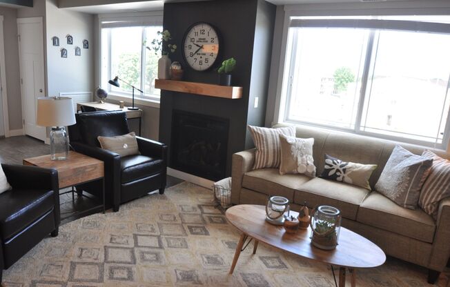 3 beds, 2.5 baths, $2,395, Unit 343