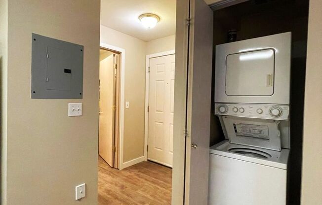 Studio, 1 bath, 413 sqft, $1,150, Unit 307