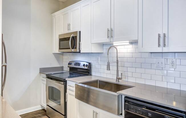 Biltmore at Midtown apartments in Atlanta, GA photo of kitchen