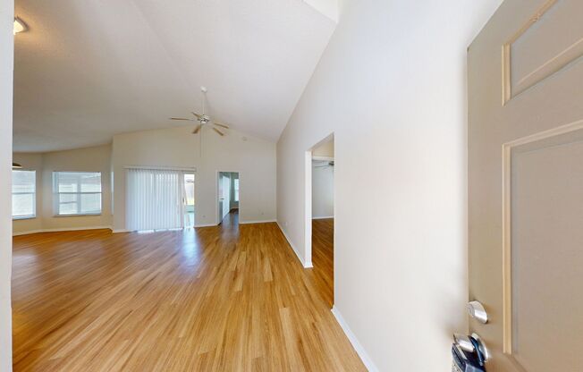 Spacious 3Bed/ 2Bath Single Family Home In South Chase!
