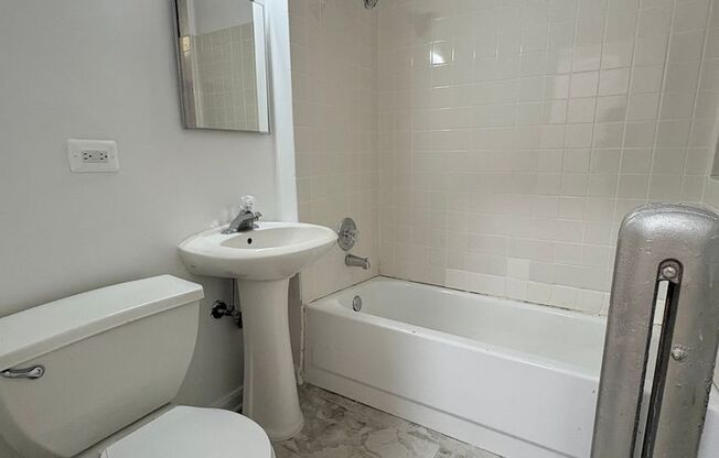 2 beds, 1 bath, 722 sqft, $1,175, Unit CA 127.5-2E