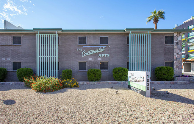 Exterior at The Continental Apartments in Phoenix AZ Nov 2020 (6)