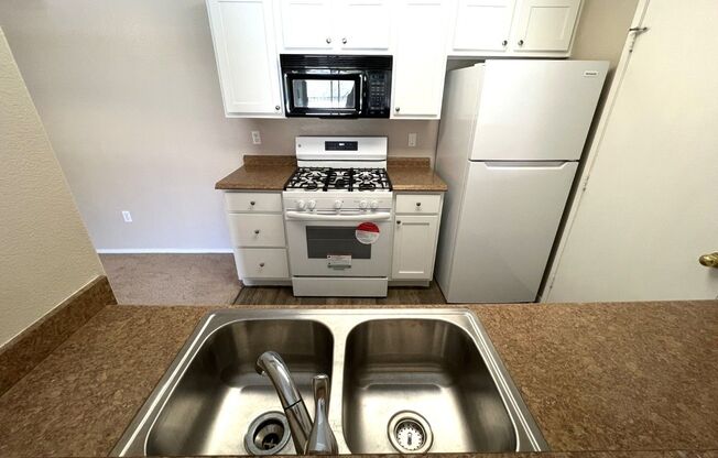 1 bed, 1 bath, $1,280, Unit Unit #122