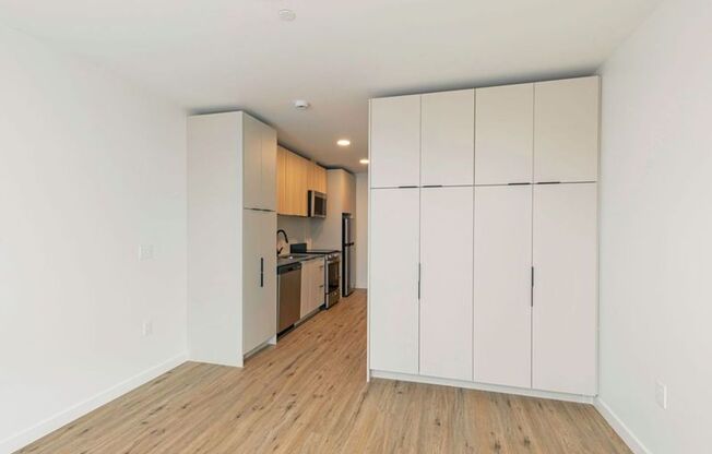 Studio, 1 bath, 304 sqft, $1,292, Unit 504