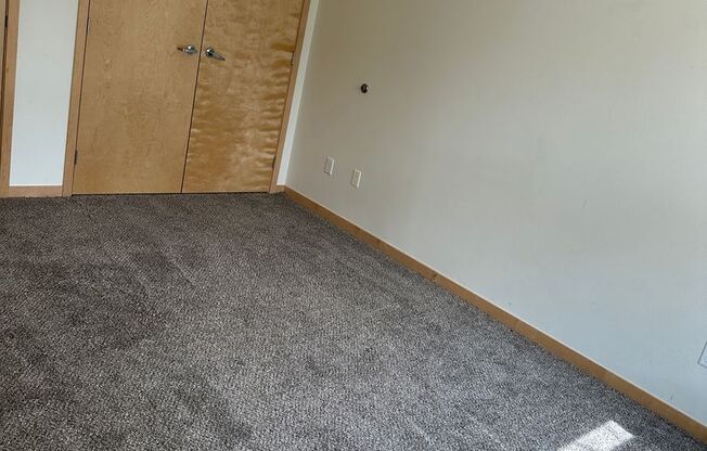 2 beds, 2 baths, 1,000 sqft, $1,250, Unit 214