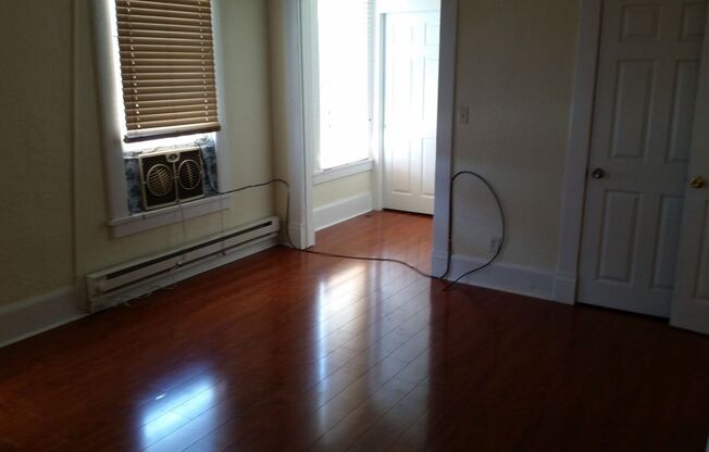 2 beds, 1 bath, $1,500, Unit #B