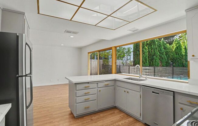3 beds, 2.5 baths, $7,500