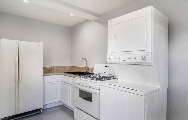 Studio, 1 bath, 450 sqft, $1,475, Unit 5452 Linden Avenue Unit B