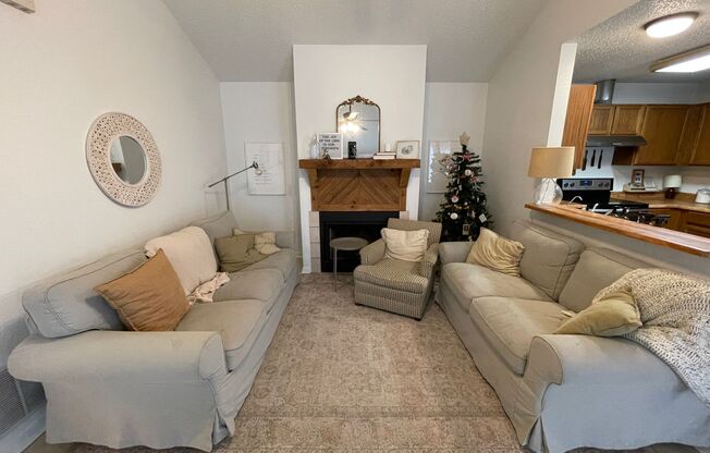 Well Maintained Duplex in Great Location!
