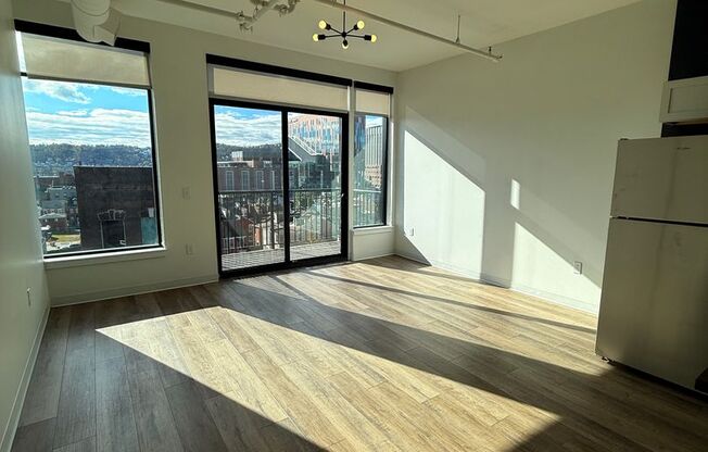 2 beds, 1 bath, 865 sqft, $2,350, Unit Unit 612