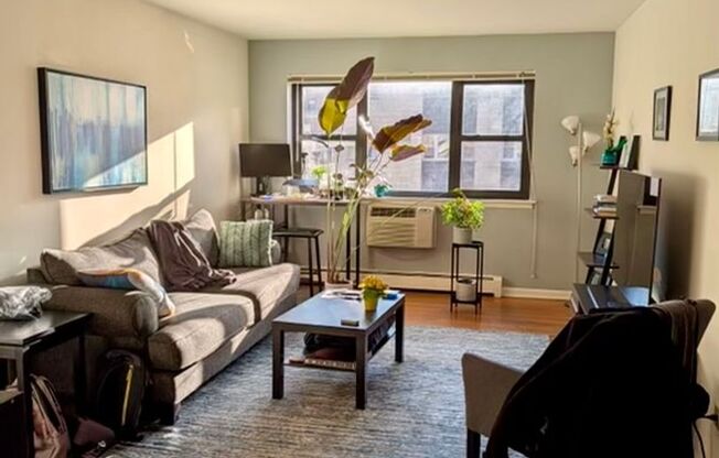 1 bed, 1 bath, $1,825, Unit 3160-402