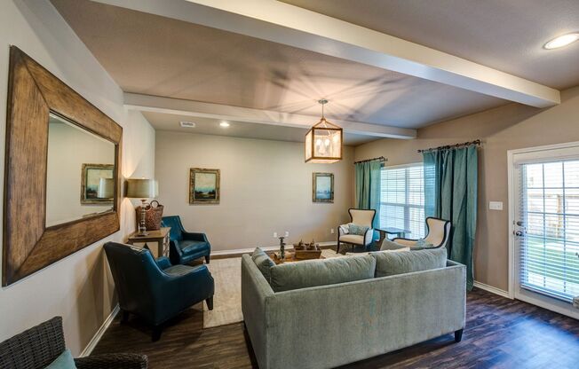 Gorgeous 4 Bed, 4.5 Bath Townhome in South College Station!