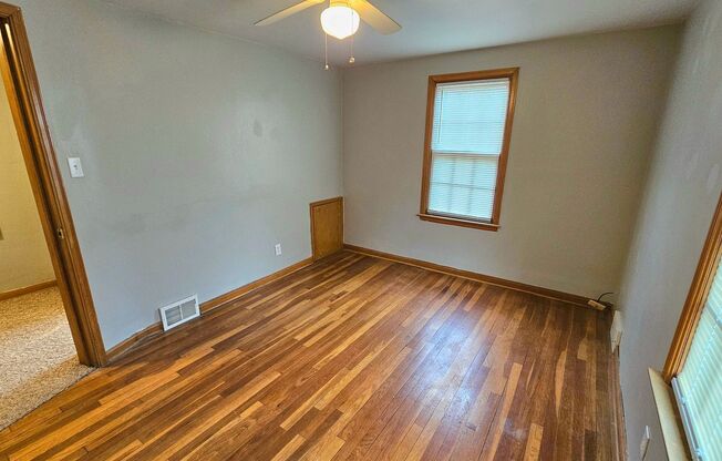 2 beds, 1 bath, $850, Unit 548 Arlington Ave Unit 1