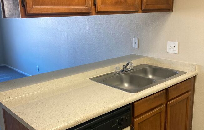 1 bed, 1 bath, 565 sqft, $999, Unit 215