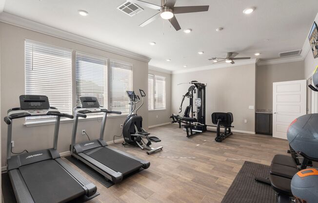 3 beds, 2 baths, 1,304 sqft, $1,829, Unit 568