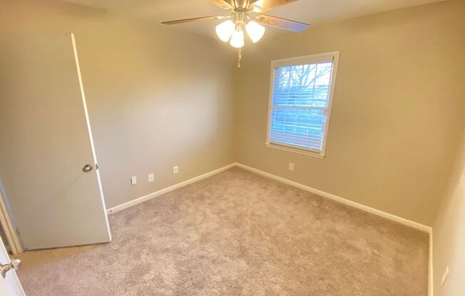 2 beds, 1.5 baths, 832 sqft, $1,050, Unit 845 Oakwood Villa