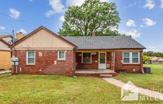 Adorable Brick 1 Bedroom in Longview Neighborhood