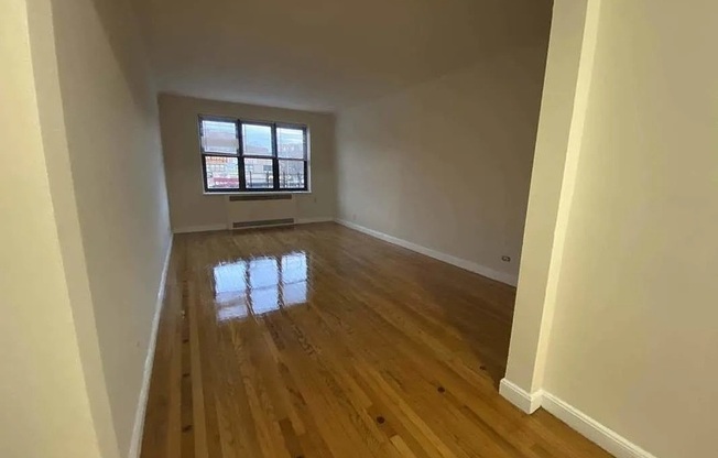 98 76 QUEENS BLVD