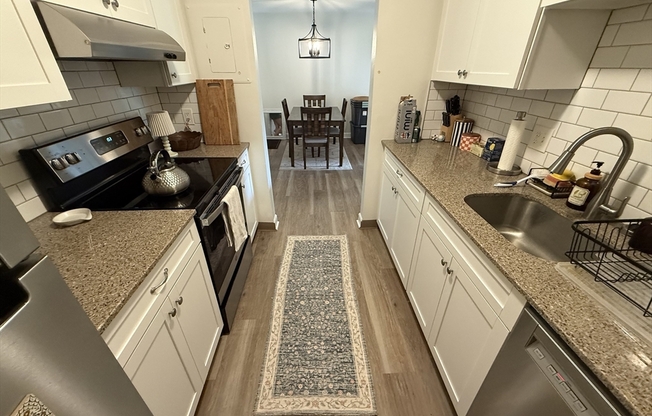 2 beds, 2 baths, 996 sqft, $2,800, Unit 33C