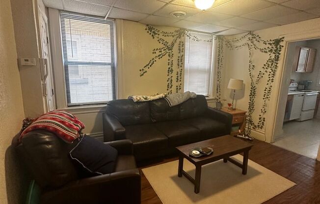 2 beds, 1 bath, $1,550, Unit #1