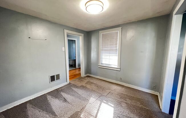 1 bed, 1 bath, $850, Unit 309 S 33rd St Unit 2