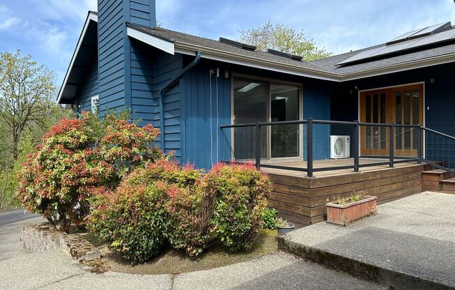 Large 4 bed Bellevue Home with Everything.