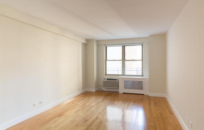 1 bed, 1 bath, $4,575, Unit 5L