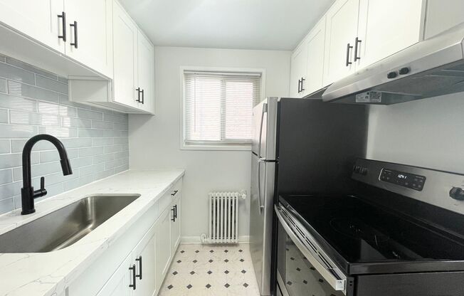 1 bed, 1 bath, 800 sqft, $1,995, Unit Hamrick 303