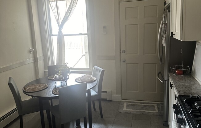 2 beds, 1 bath, $3,400, Unit 1