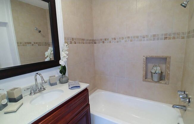 2 beds, 2 baths, 910 sqft, $2,650, Unit 205