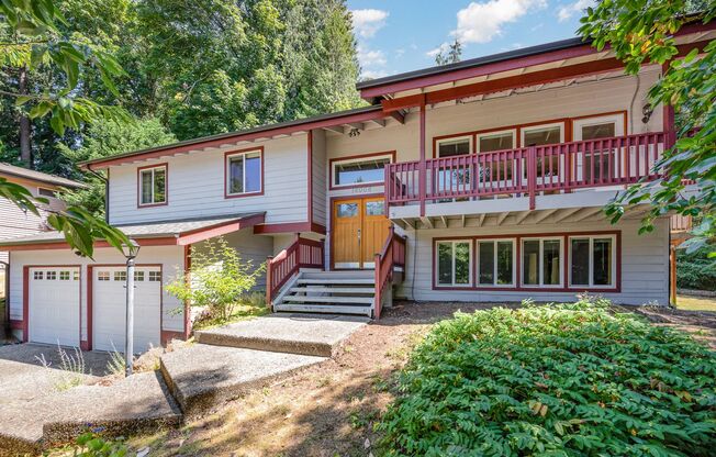 5 Bed 3 Bath home In Bellevue Available Now