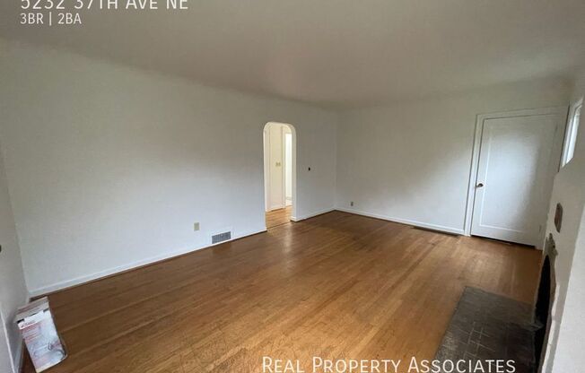 3 beds, 2 baths, 1,740 sqft, $3,550