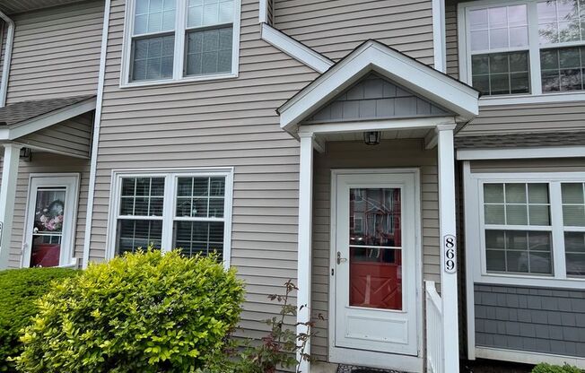 Beautiful  2-Bedroom Condo with Cozy Patio – Minutes from Polaris!