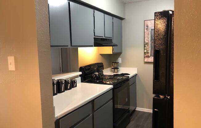 2 beds, 1.5 baths, 811 sqft, $1,090