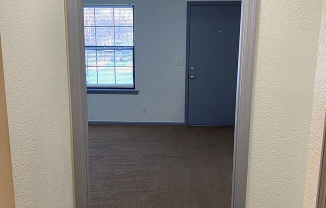 2 Bed 1 Bath 1 Car Garage Duplex in Central Broken Arrow
