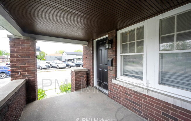 4302 E 10 ST