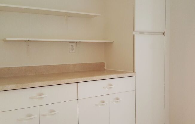 2 beds, 1 bath, 800 sqft, $1,695, Unit E11