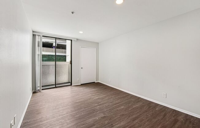 2 beds, 2 baths, 850 sqft, $2,798, Unit 415
