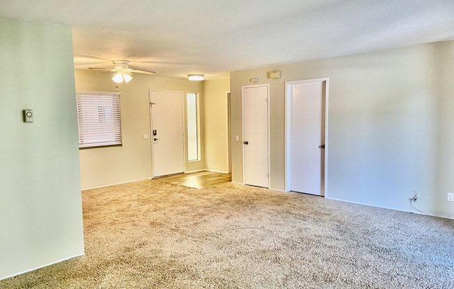 2530 Clairemont Dr 204