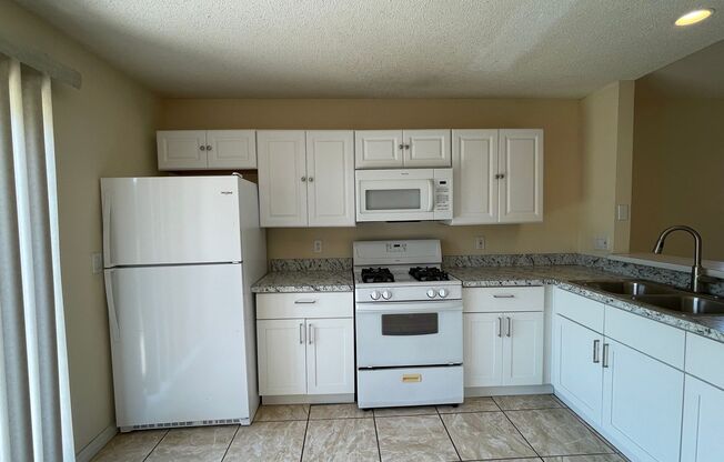 3 beds, 2 baths, $1,600