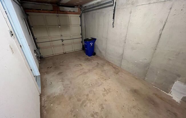 Updated 3 BR/2.5 BA Townhome in Dorsey Hall!