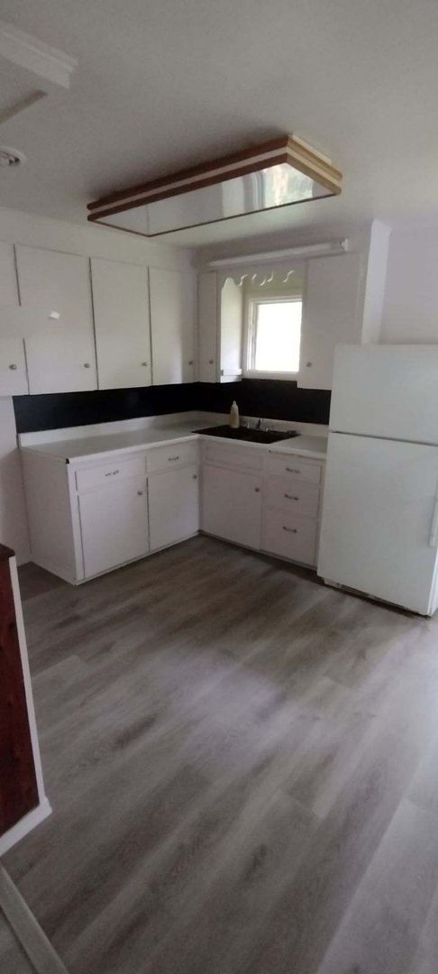 2 beds, 1 bath, $1,550